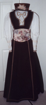 Wine-colored bretelle outfit